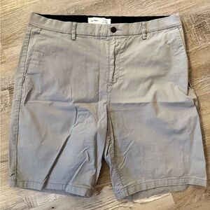 Old Navy Men's Gray Shorts Size 38